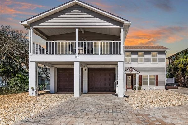 Attached, Exterior, Facade, American Craftsman