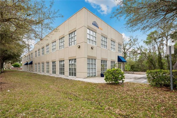 Backyard, Exterior, Facade, Highrise
