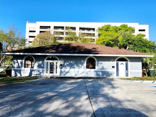 Exterior, Facade, Ranch