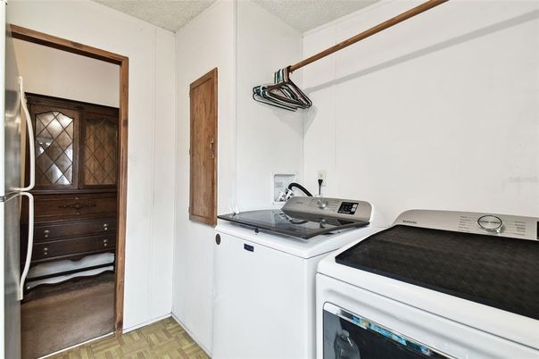 Interior, Washer, Wood Texture Flooring