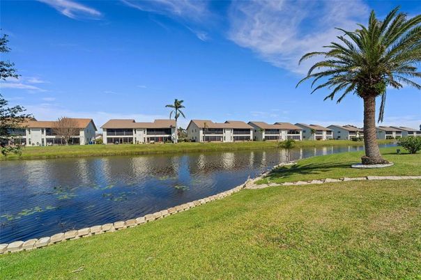 Exterior, Lake