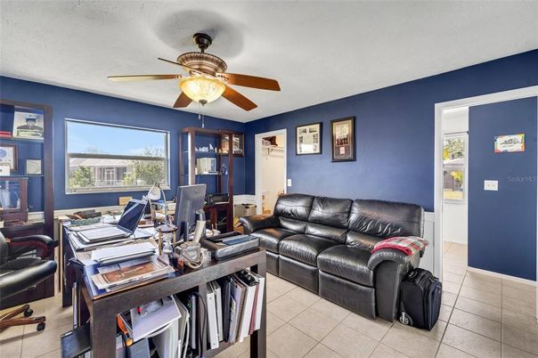 Home Office, Interior