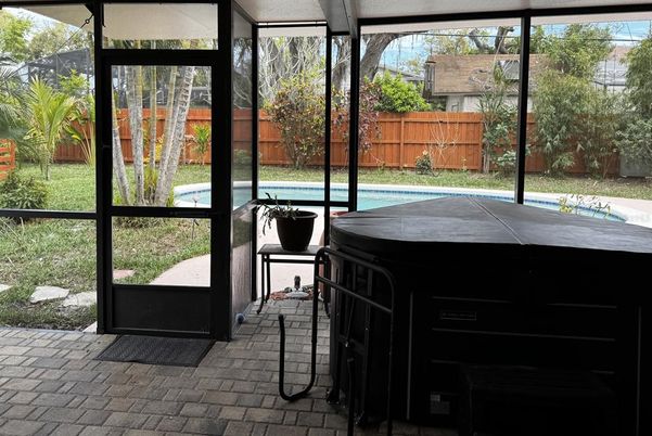 Hot Tub, Interior, Sun Room