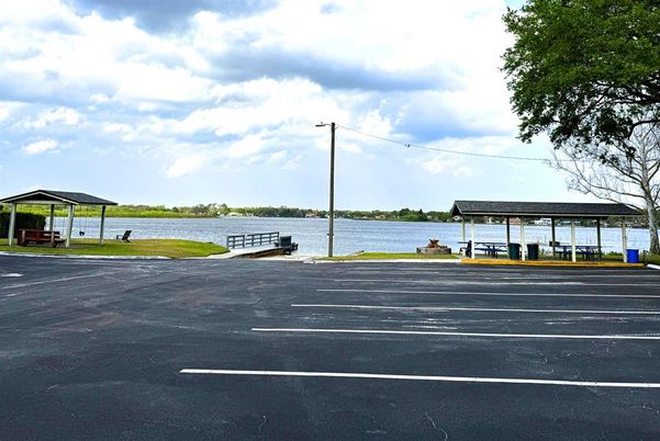 Exterior, Lake