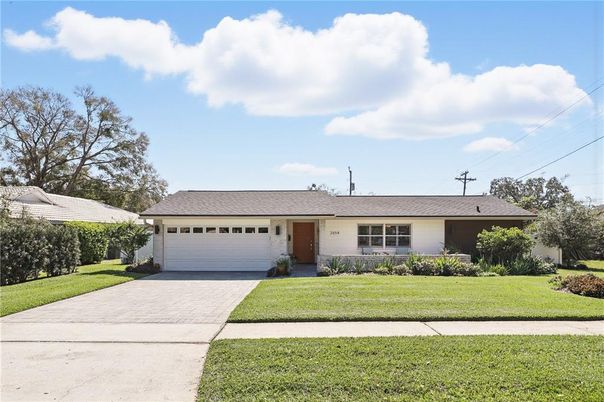 Attached, Exterior, Facade, Ranch