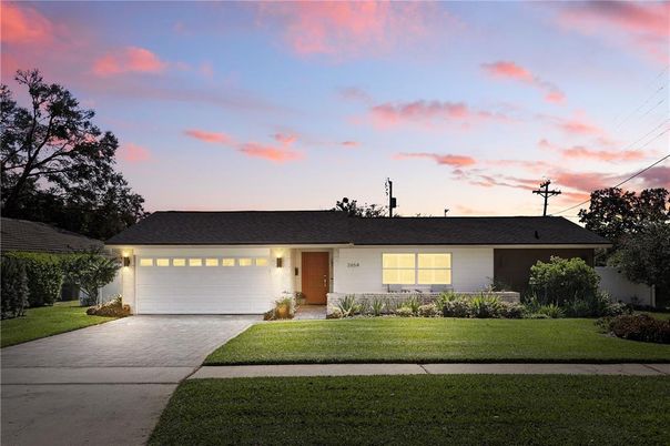 Attached, Exterior, Facade, Ranch