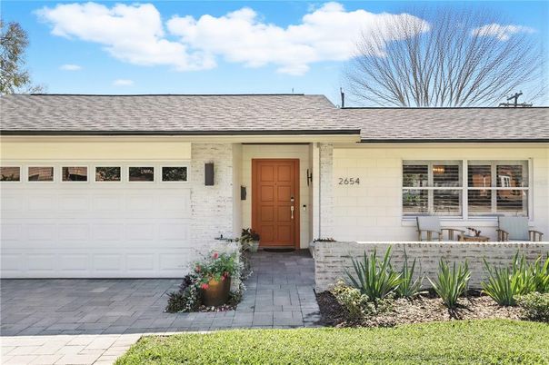 Attached, Exterior, Facade, Ranch