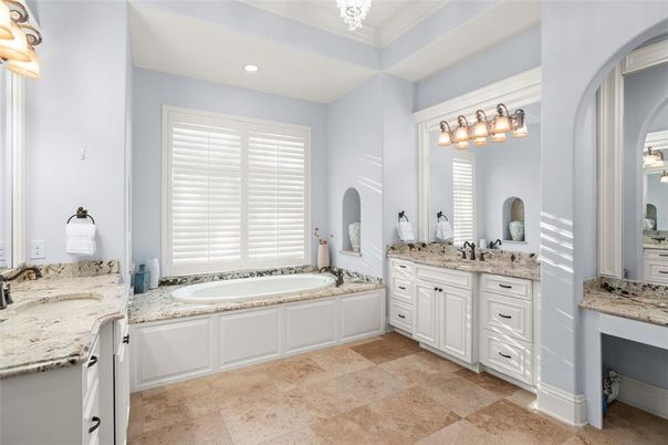 Bathroom, Dual Sink Vanities, Interior, Recessed Lighting