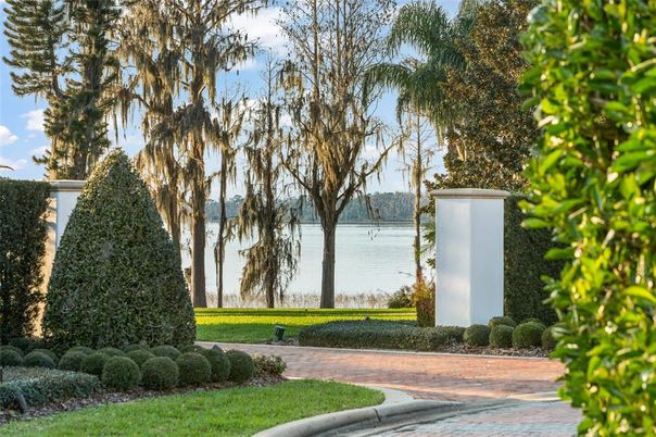Exterior, Lake