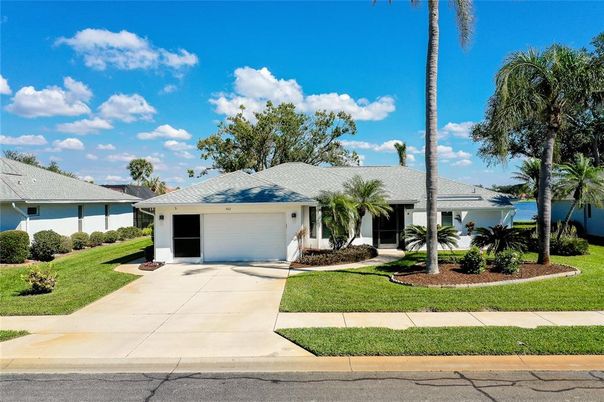 Attached, Exterior, Facade, Ranch