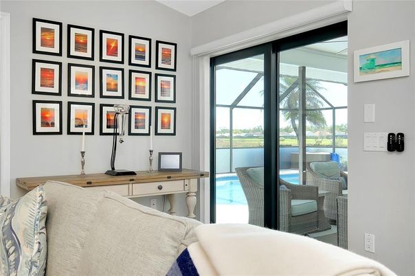 Home Office, Interior