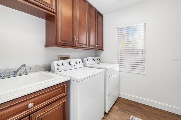 Interior, Washer, Wood Texture Flooring