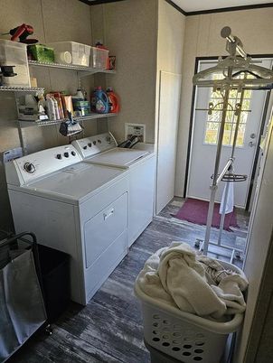 Interior, Washer, Wood Texture Flooring