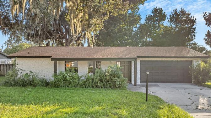 Attached, Exterior, Facade, Ranch