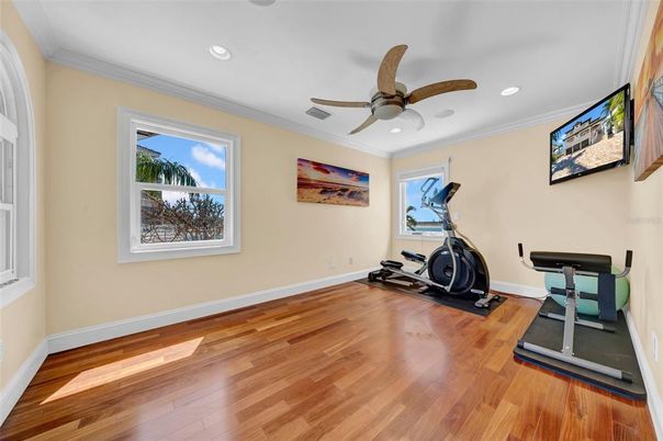 Fitness Equipment, Interior, Recessed Lighting, Wood Texture Flooring