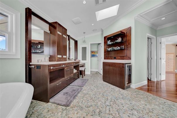 Interior, Recessed Lighting, Wood Texture Flooring