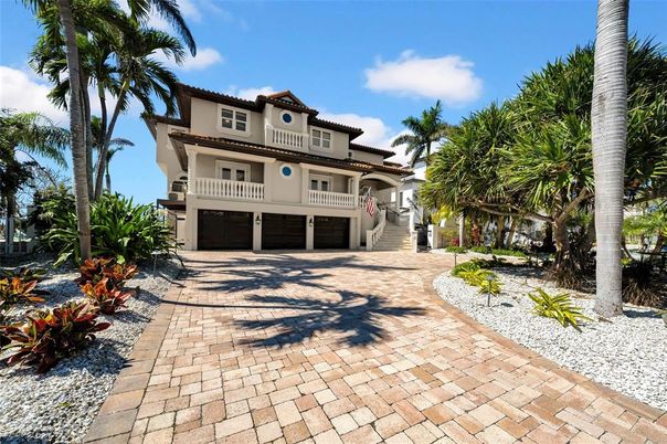Attached, Exterior, Facade, Mediterranean