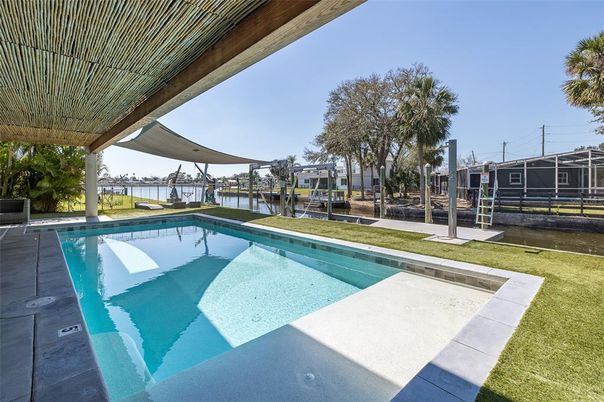 Exterior, Pool, Water