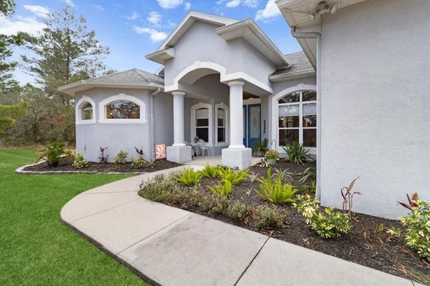 Exterior, Facade, Ranch
