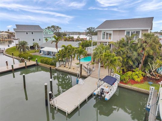 Exterior, Lake