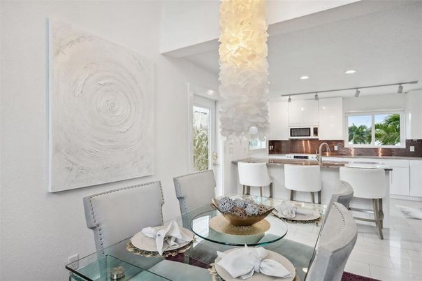 Chandelier, Dining room, Interior, Kitchen, Recessed Lighting, Stainless Steel Appliances