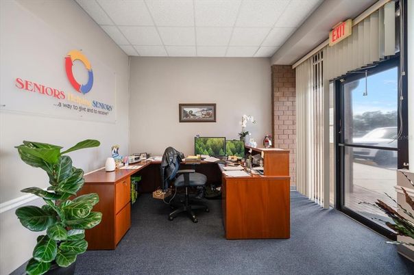 Home Office, Interior