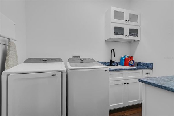 Interior, Washer, Wood Texture Flooring
