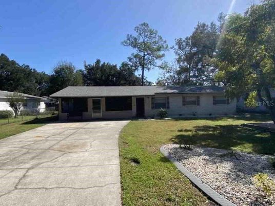 Backyard, Exterior, Facade, Ranch