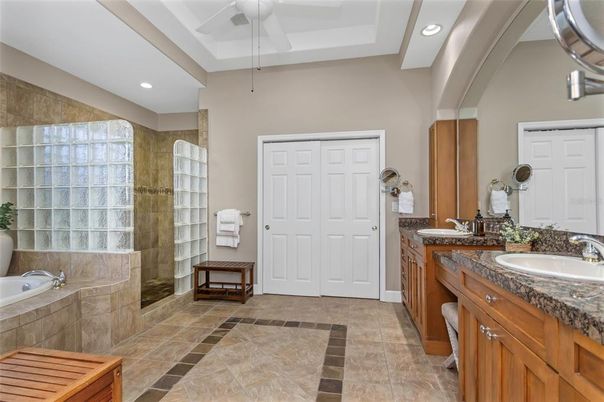 Bathroom, Dual Sink Vanities, Interior, Recessed Lighting