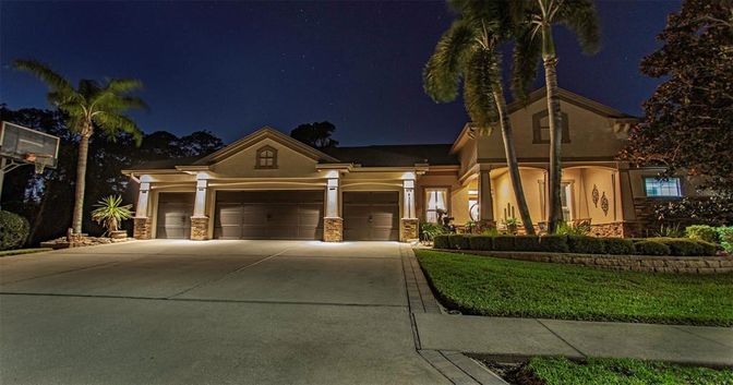 Attached, Exterior, Facade, Ranch