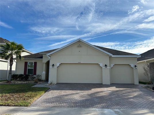 Attached, Exterior, Facade, Ranch