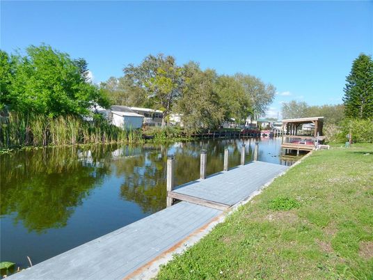Exterior, Lake