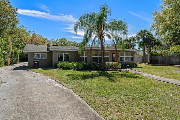 Backyard, Exterior, Facade, Ranch