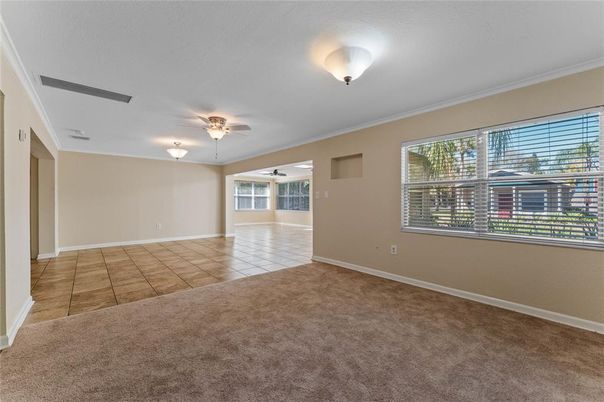 Empty room, Interior
