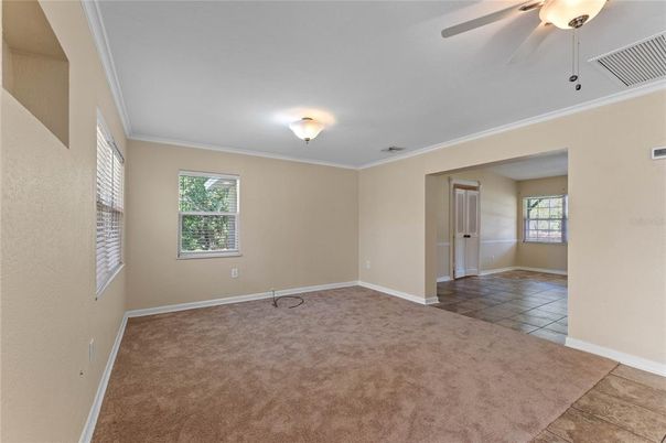 Empty room, Interior