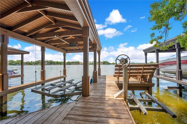 Exterior, Lake