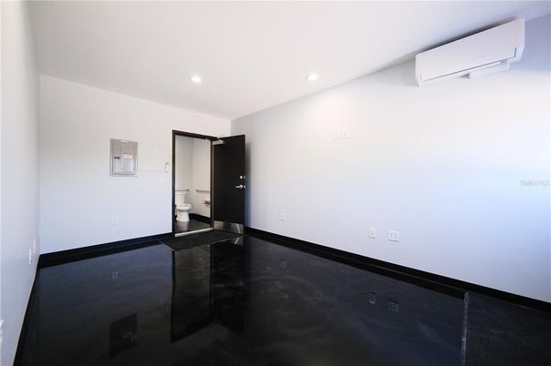 Empty room, Interior, Recessed Lighting