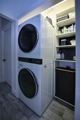 Interior, Utility Closets, Washer, Wood Texture Flooring