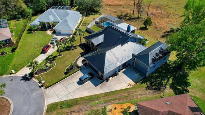 Exterior, Drone