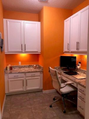 Home Office, Interior