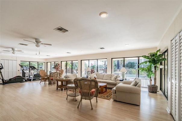 Fitness Equipment, Interior, Living room, Recessed Lighting, Wood Texture Flooring