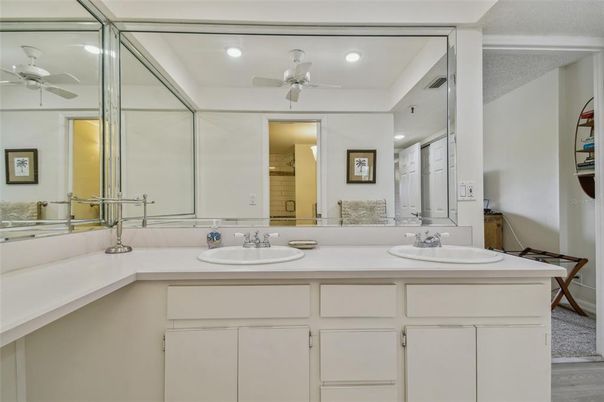 Bathroom, Dual Sink Vanities, Interior, Recessed Lighting