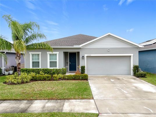Attached, Exterior, Facade, Ranch