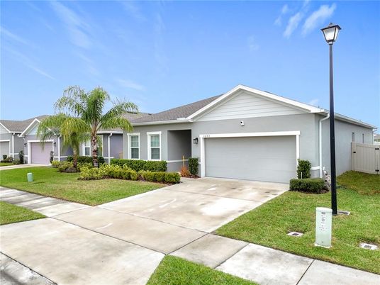 Attached, Exterior, Facade, Ranch