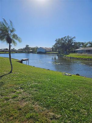 Exterior, Lake