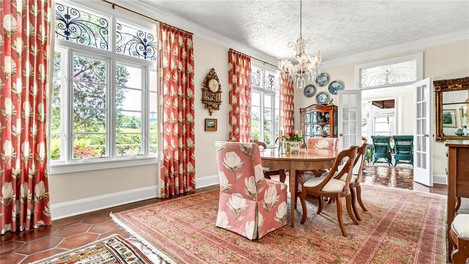 Chandelier, Dining room, Interior