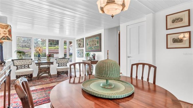Chandelier, Dining room, Interior