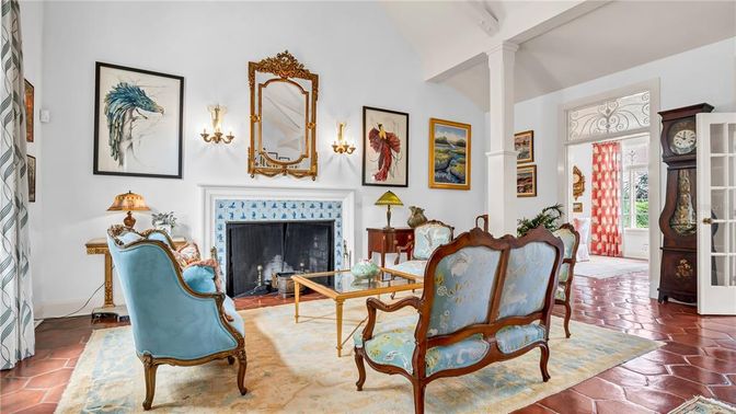 Dining room, Fireplace, Interior