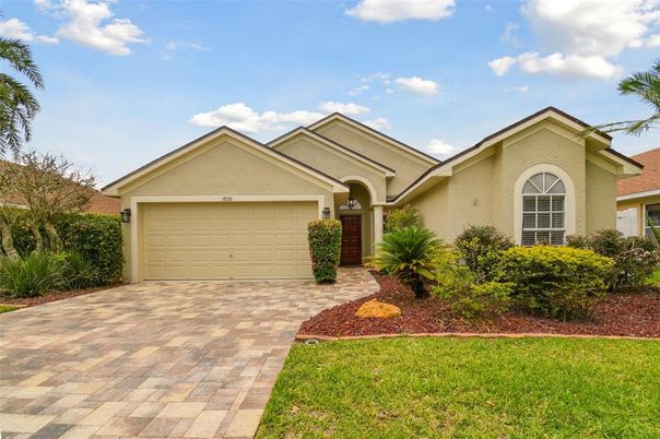 Attached, Exterior, Facade, Ranch