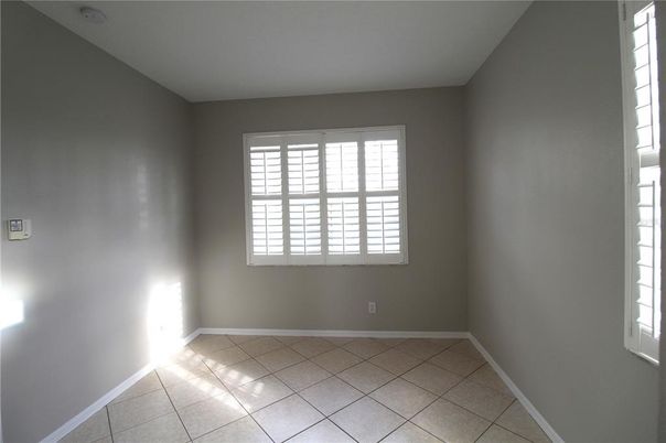 Empty room, Interior